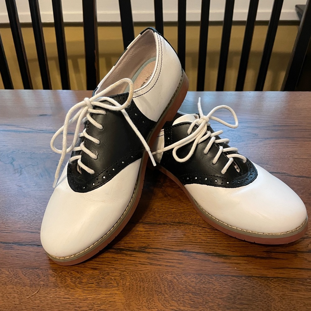 Throwback leather saddle oxfords from Eastland